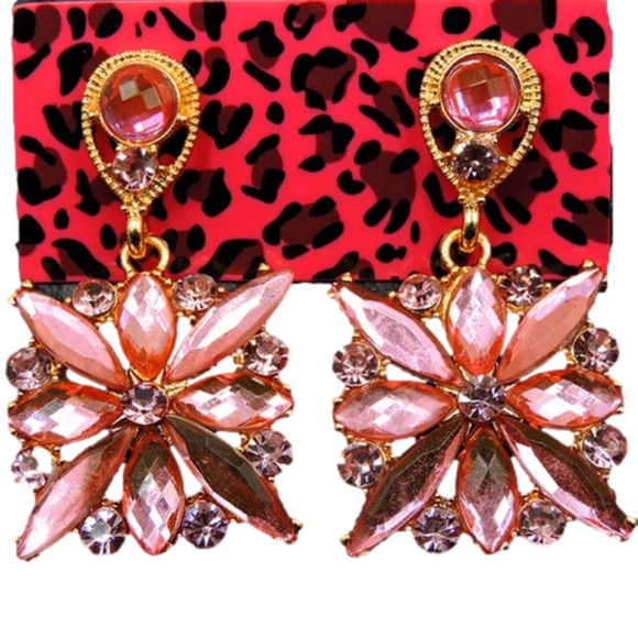 BETSEY JOHNSON BEAUTIFUL PINK CRYSTAL SHINING EARRINGS - Picture 1 of 5